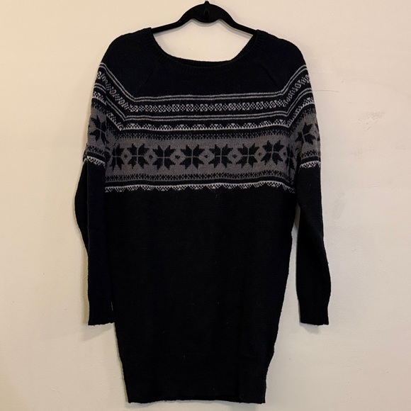 American Eagle Outfitters Sweaters - American Eagle Outfitters Black Sweater with Gray Pattern